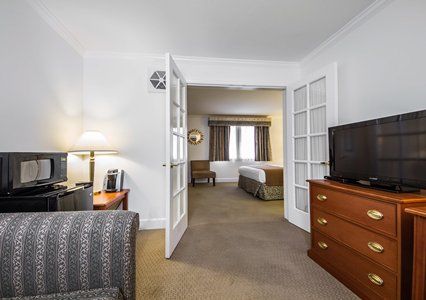 Off Capitol Park, Ascend Collection 3*